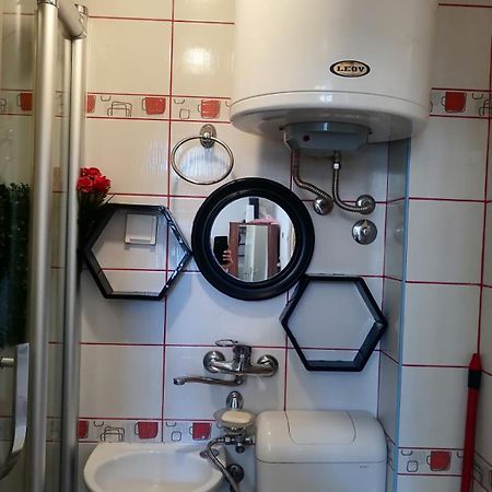 Small Low Cost Studio Belgrad Exterior foto