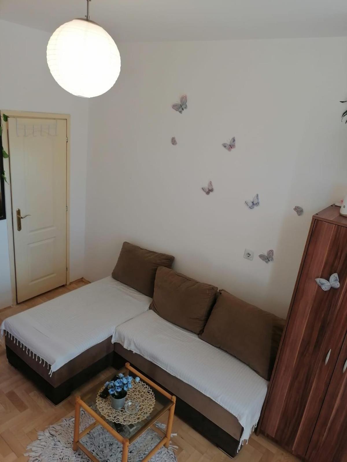 Small Low Cost Studio Belgrad Exterior foto