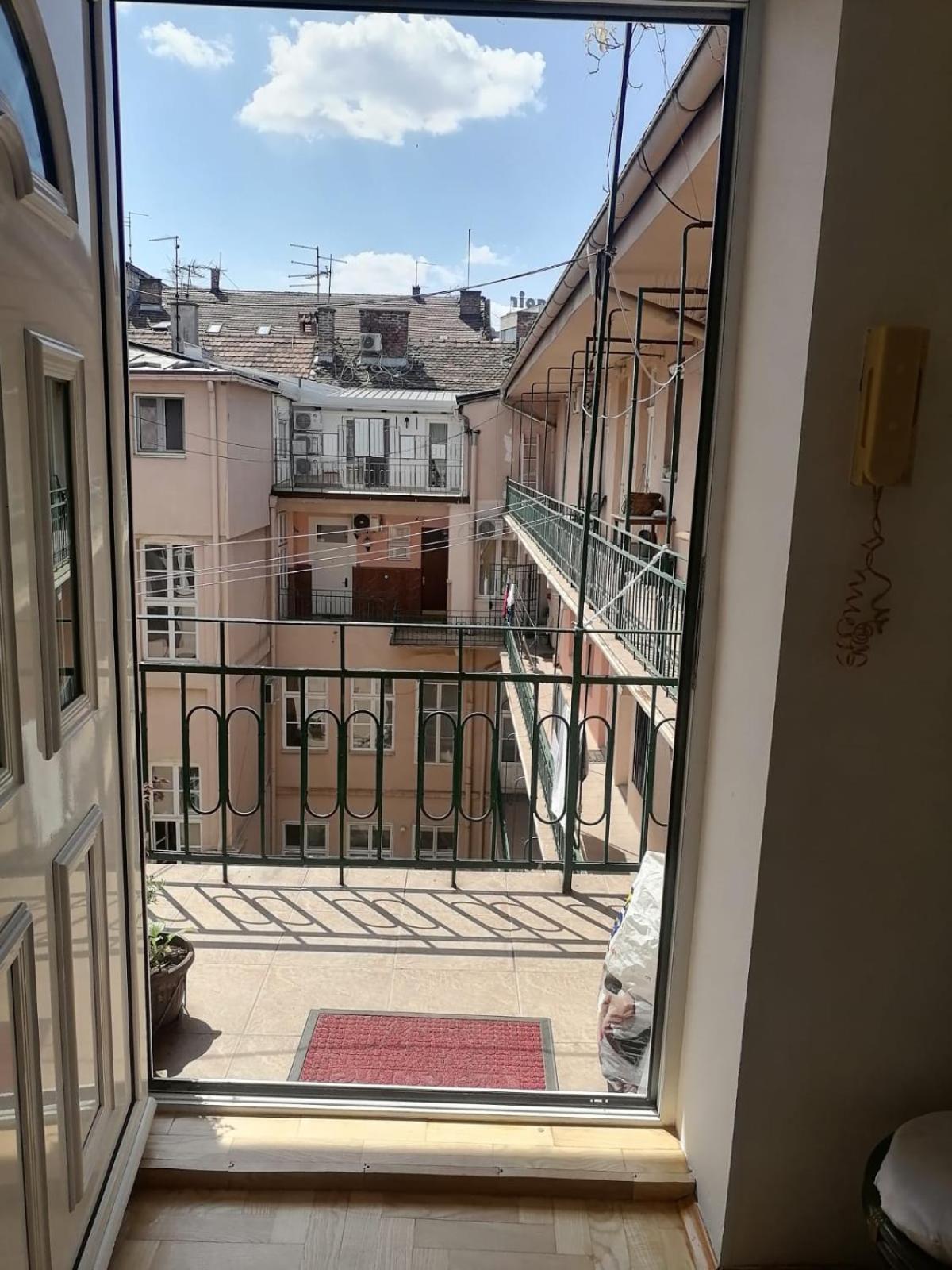 Small Low Cost Studio Belgrad Exterior foto